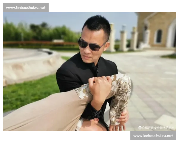 麦金尼精准捕捉战机！接腿抱摔 55 秒终结对手